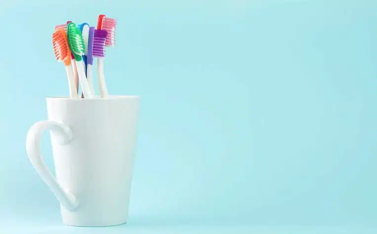 How to Clean Your Toothbrush